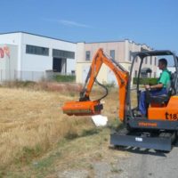TIFERMEC HYDRAULISCH AANGEDREVEN KLEPELMAAIERS VOOR MINIGRAVERS  - Image 2
